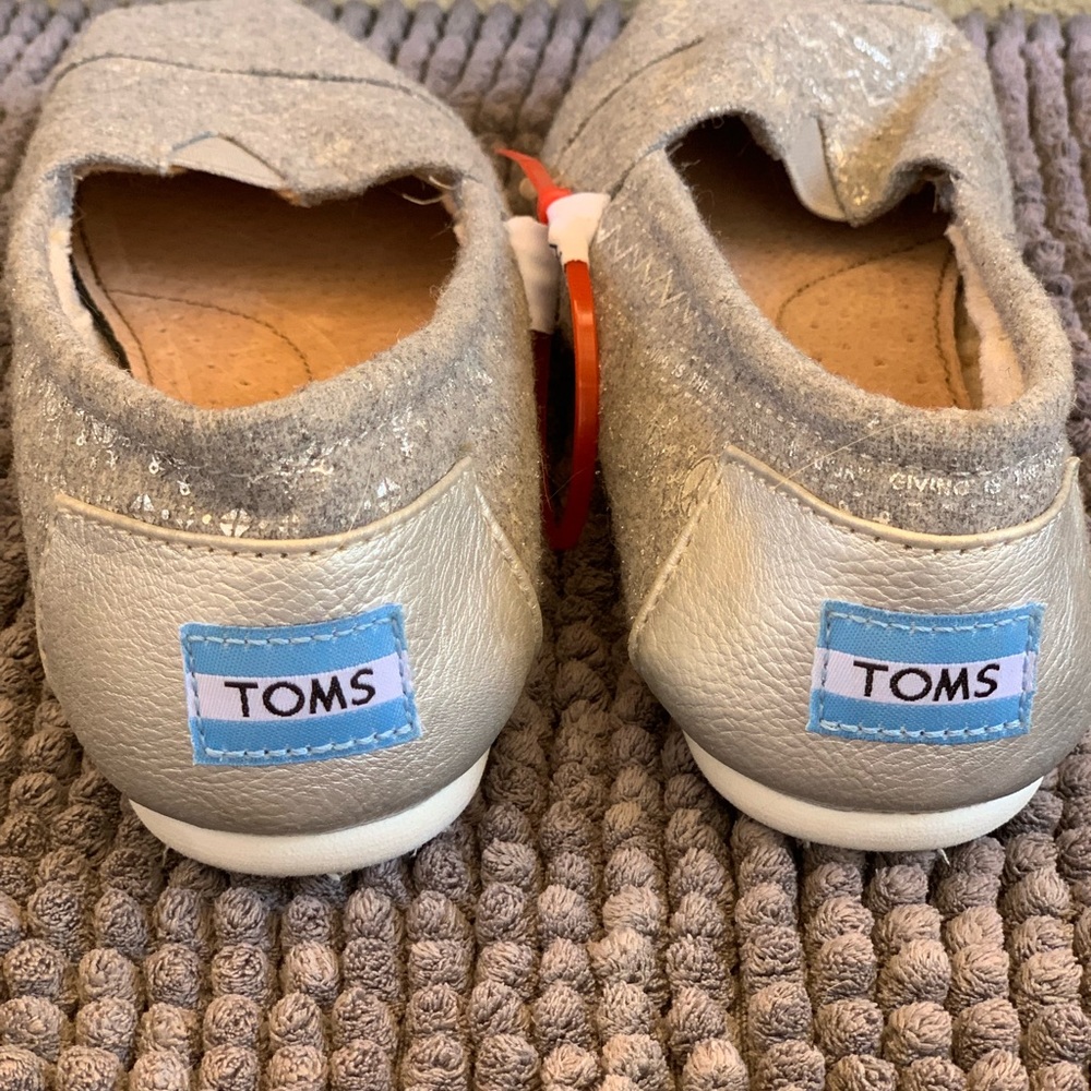 Toms - Picture 5 of 5
